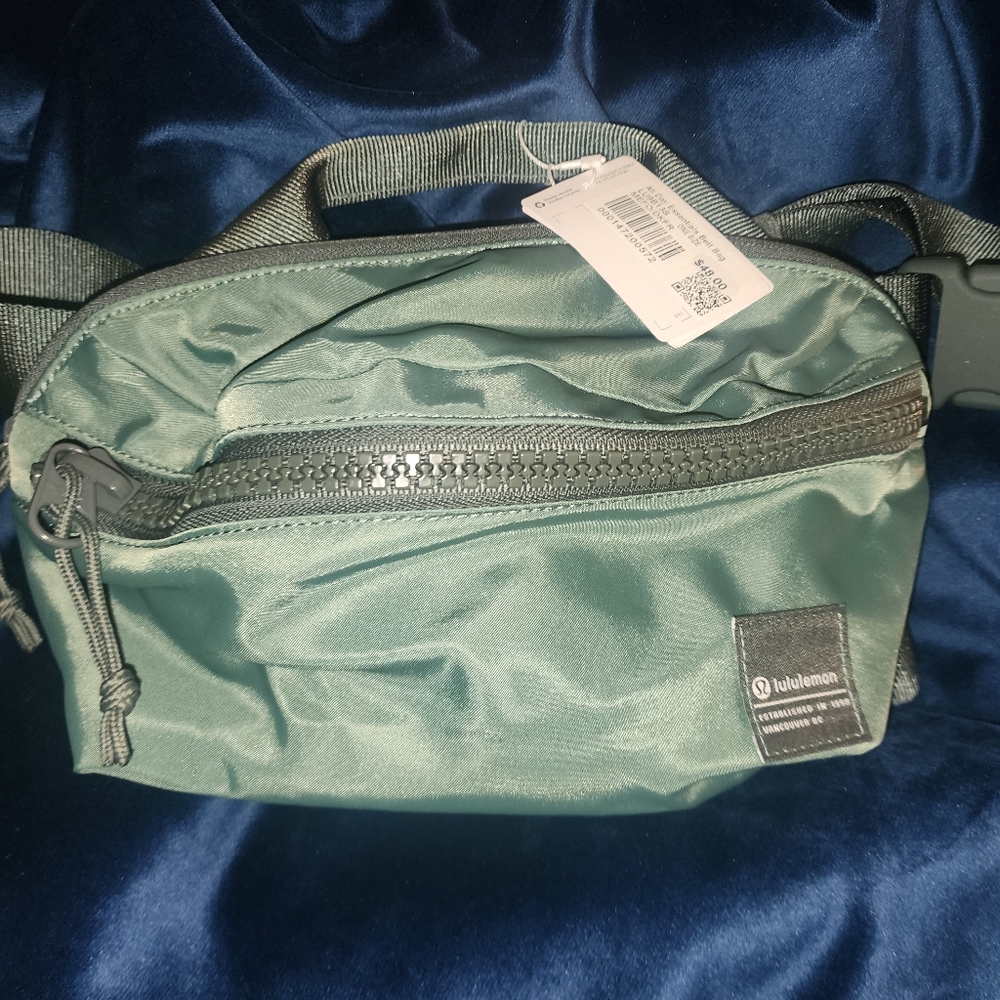 NWT Lululemon Everywhere Belt Bag